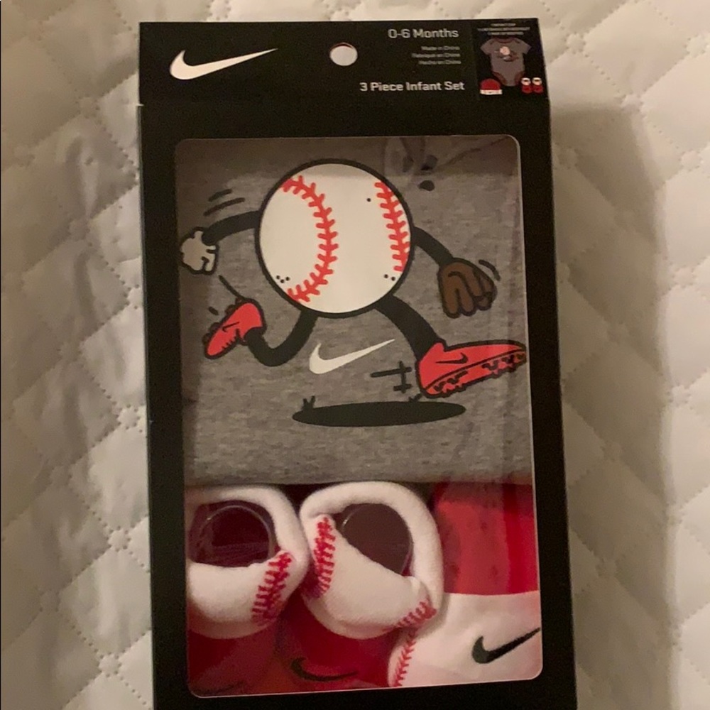 Nike 3 piece set 0-6 months